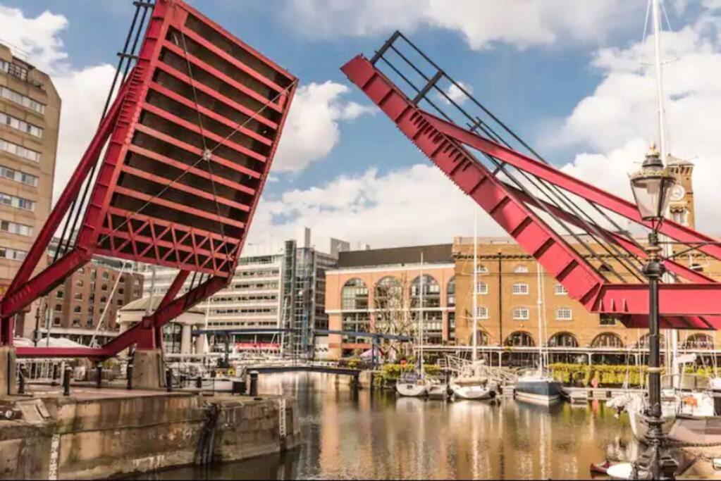 Historic Dutch Barge, Idyllic Location Hotel Londra Exterior foto
